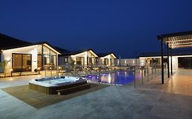 Calma Resort קלמה ריזורט סוויטות יוקרה